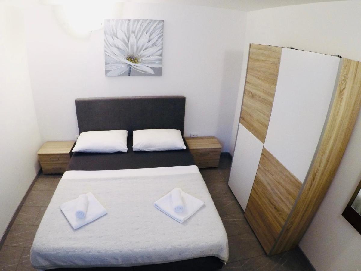 Apartments Lopac Ядраново Екстериор снимка