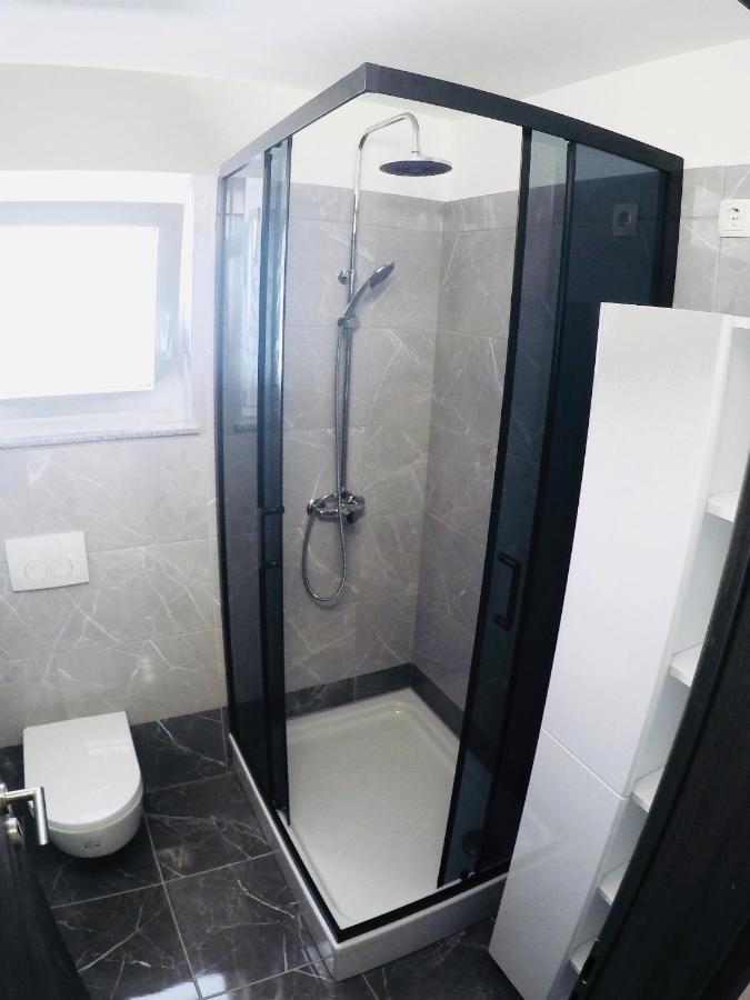 Apartments Lopac Ядраново Екстериор снимка