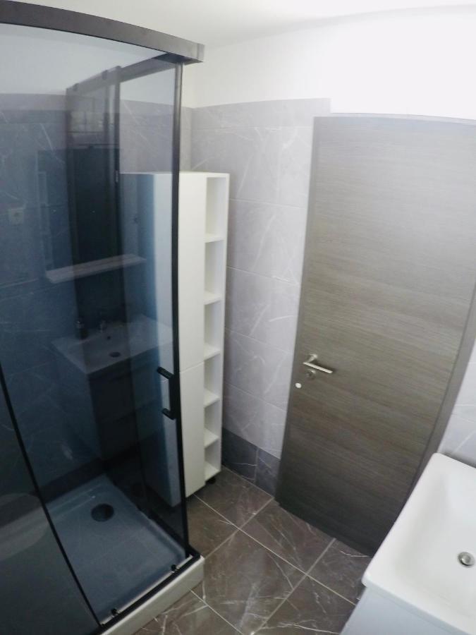 Apartments Lopac Ядраново Екстериор снимка