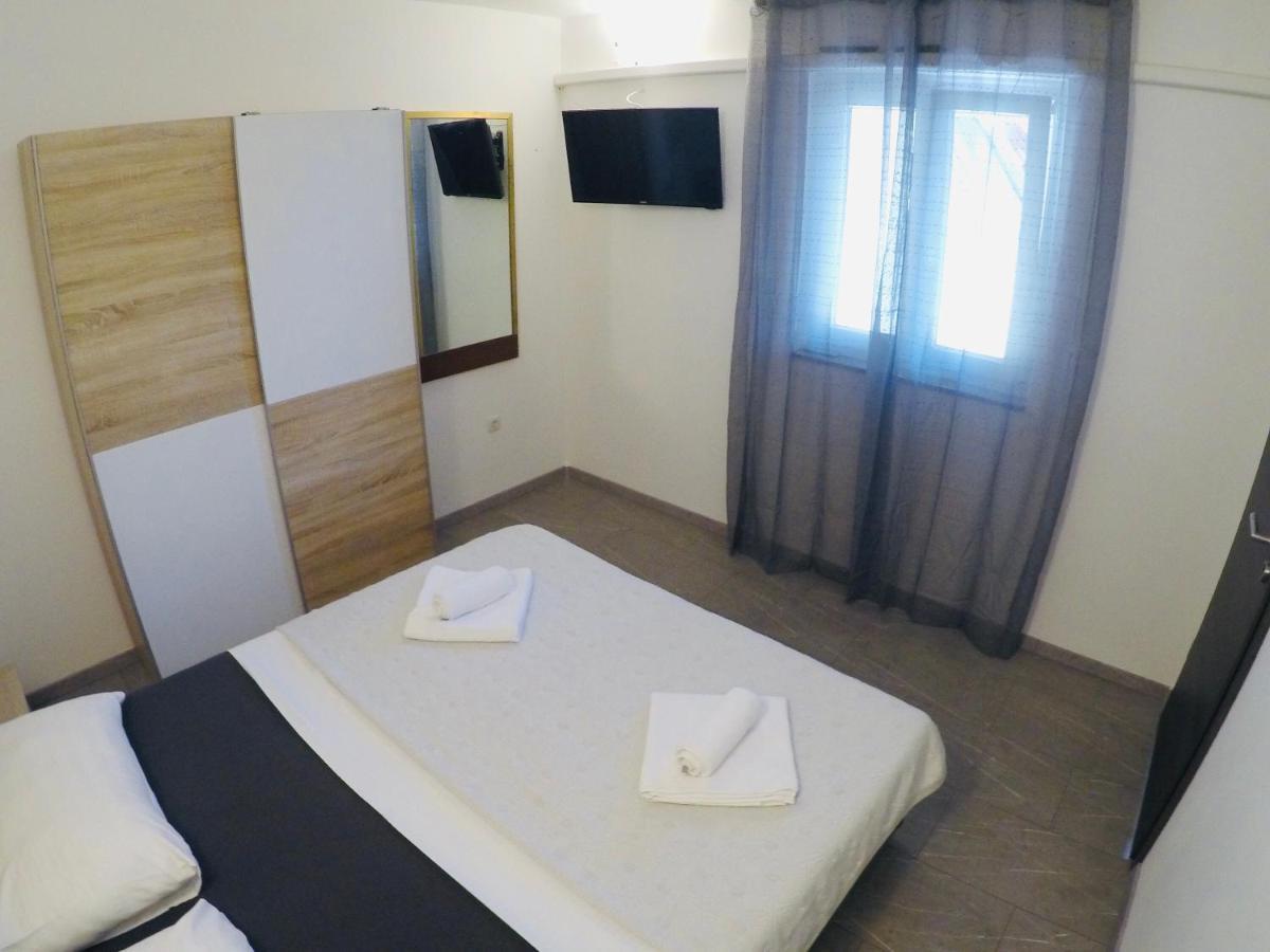 Apartments Lopac Ядраново Екстериор снимка