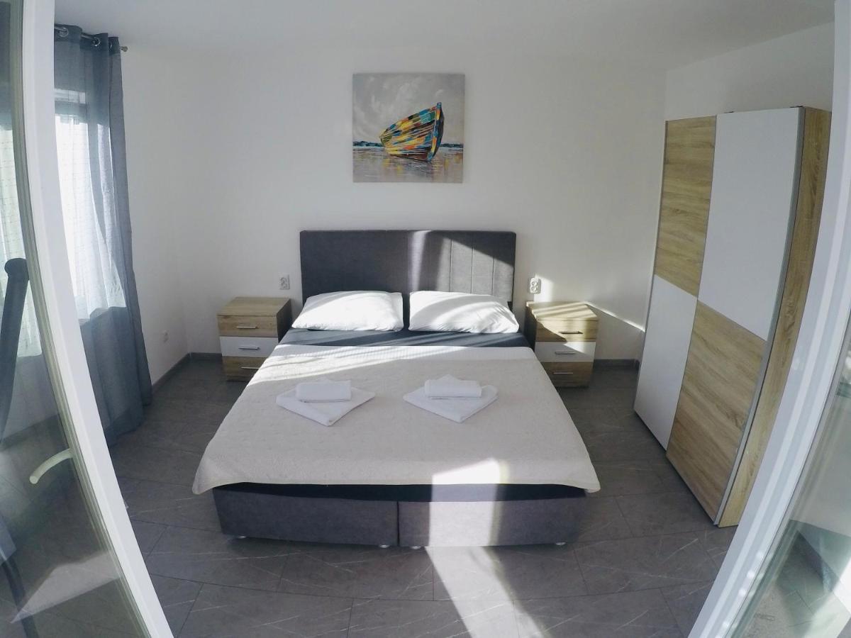 Apartments Lopac Ядраново Екстериор снимка