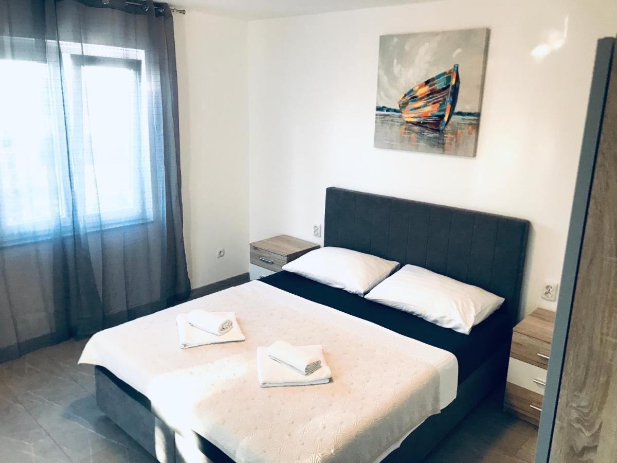 Apartments Lopac Ядраново Екстериор снимка