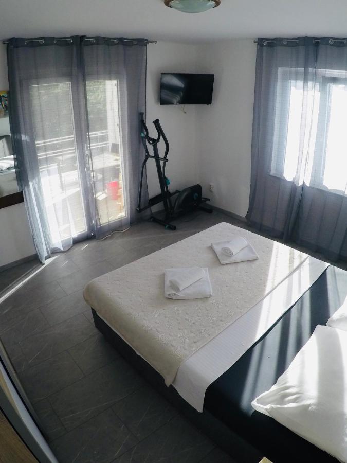 Apartments Lopac Ядраново Екстериор снимка