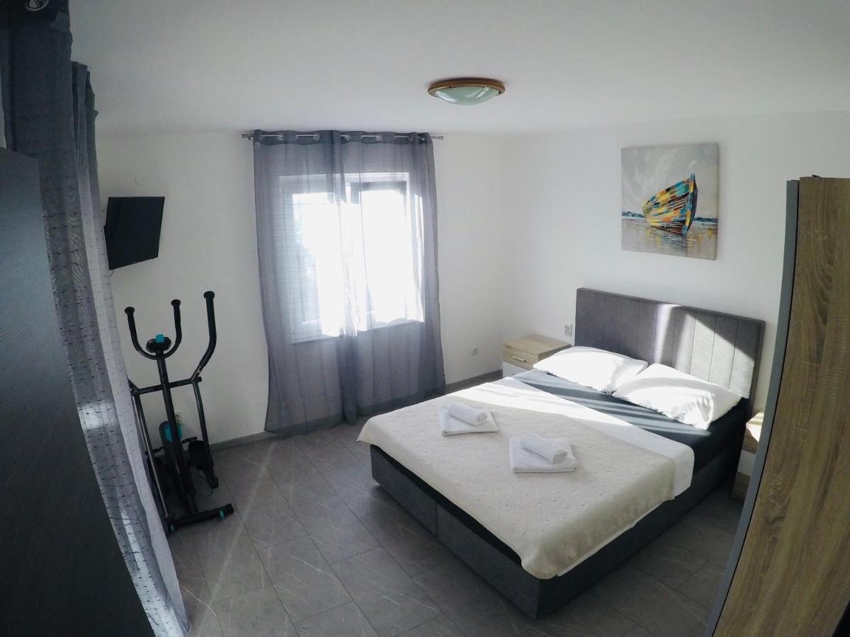 Apartments Lopac Ядраново Екстериор снимка
