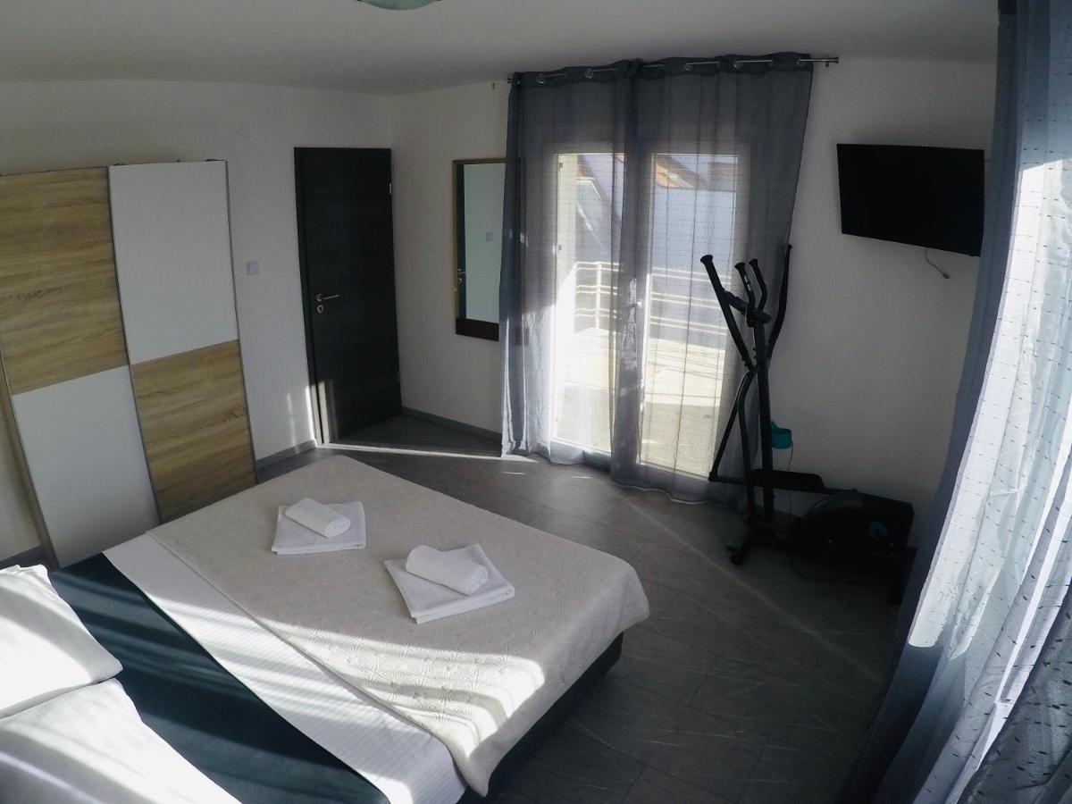 Apartments Lopac Ядраново Екстериор снимка
