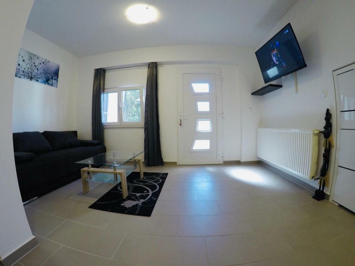 Apartments Lopac Ядраново Екстериор снимка