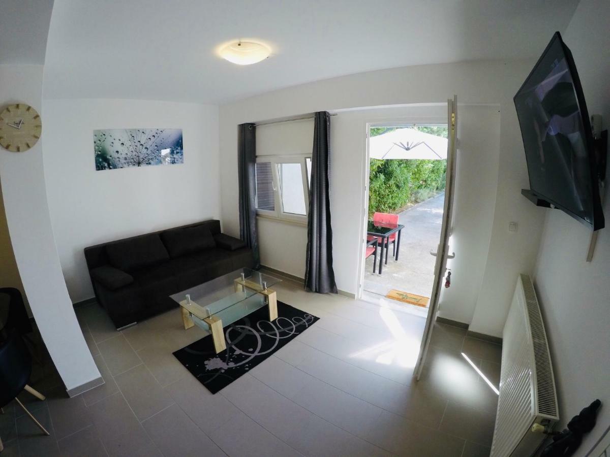 Apartments Lopac Ядраново Екстериор снимка