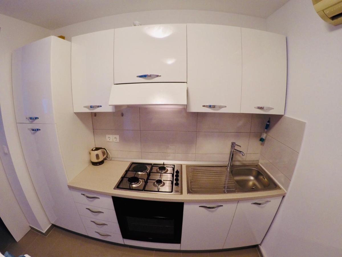 Apartments Lopac Ядраново Екстериор снимка