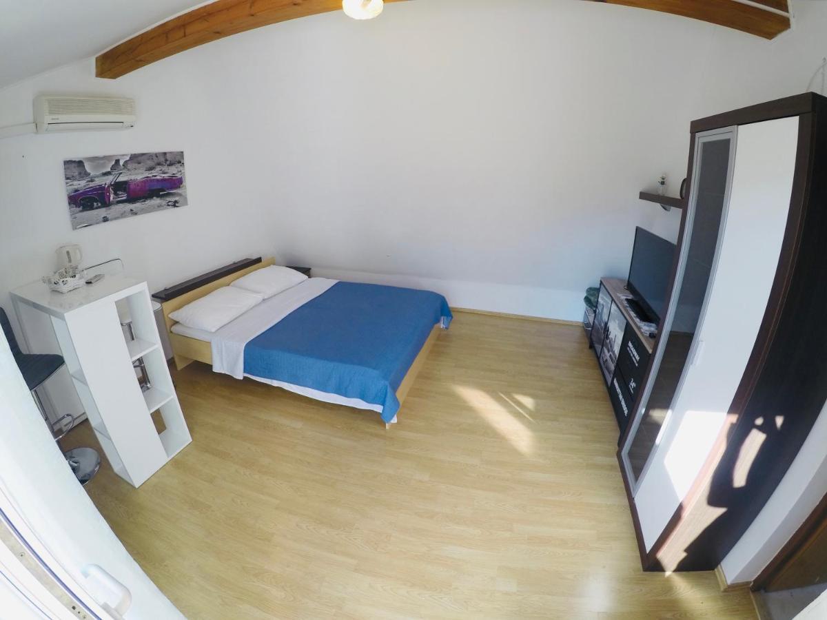 Apartments Lopac Ядраново Екстериор снимка